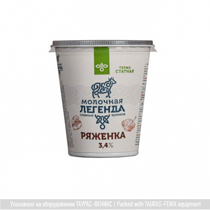 Ряженка розлитая в стакан на машине 